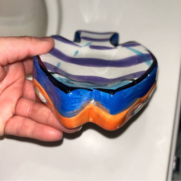 Colorful Fish-Shaped Ceramic Soap Plate - Picture 3 of 4